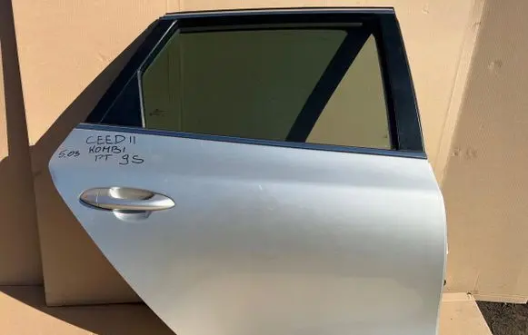 KIA Ceed Rear door