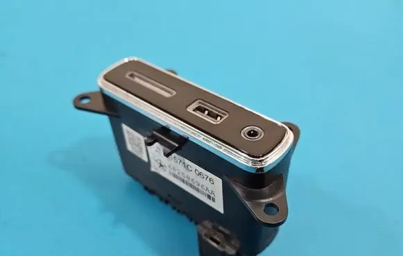 Jeep Grand Cherokee USB socket connector 68258696AA IMPRK1592766