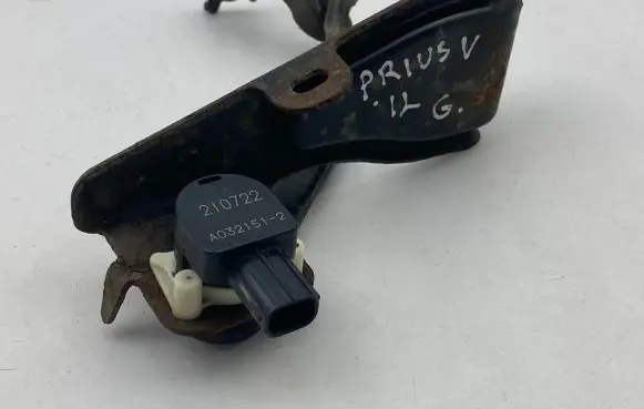 Toyota Prius+ (ZVW40) Rear suspension height sensor lever A0321512 210722