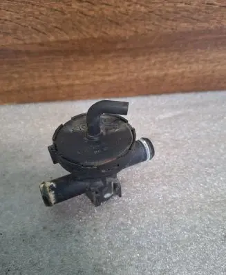 Opel Omega B2 Coolant heater control valve 90566947 13198575