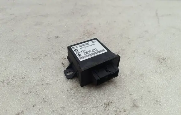 Volkswagen PASSAT B7 Light module LCM 5WK50281 5M0907357E