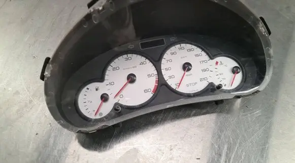 Peugeot 206 Speedometer (instrument cluster) 9648836580 000500803 6104TZ