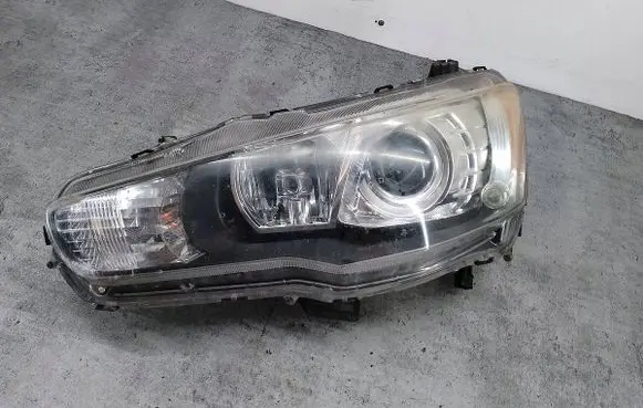 Mitsubishi Lancer VIII Headlight/headlamp