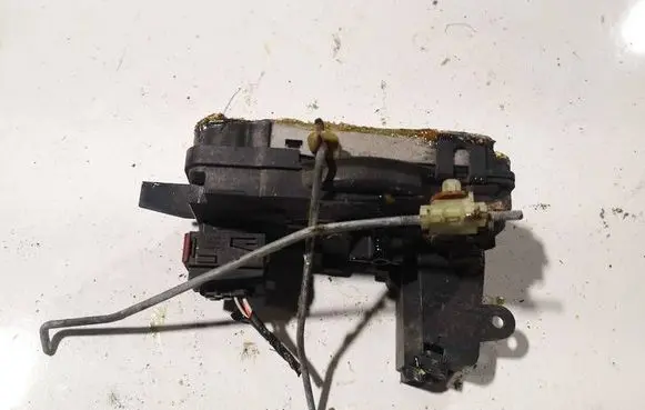 Opel Astra H Front door lock 13210748