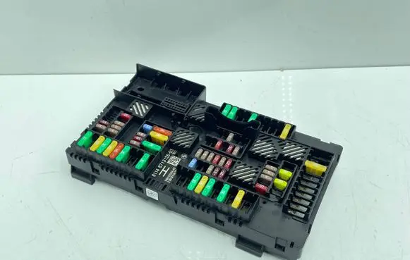 BMW 5 G30 G31 Fuse module 8713126 P00127004AT
