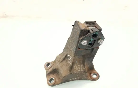 Engine mounting bracket