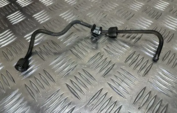 Volvo XC90 Fuel injector supply line/pipe 