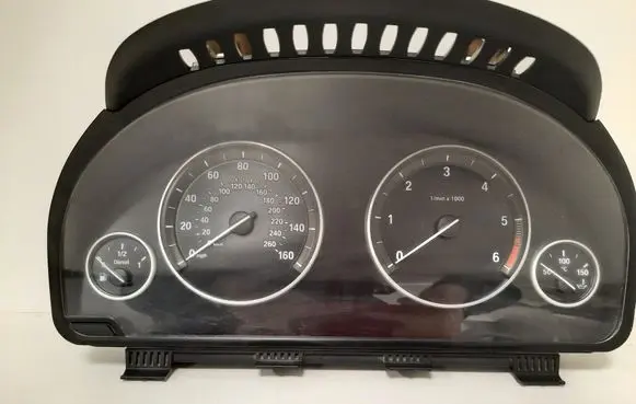 BMW 5 F10 F11 Speedometer (instrument cluster) 25811511 233930506 929141601