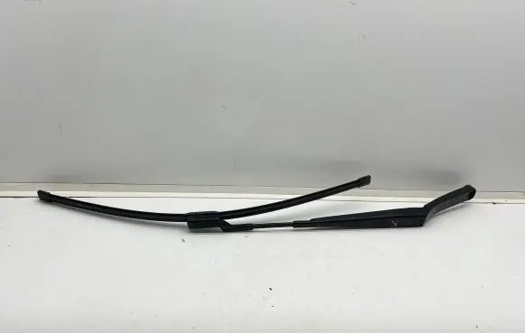 Windshield/front glass wiper blade