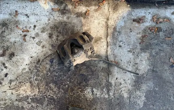 Front brake caliper