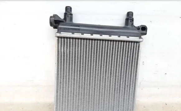 BMW 1 F40 Coolant radiator 7634565 17117634565