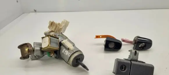 Toyota RAV 4 (XA20) Ignition lock 45020423