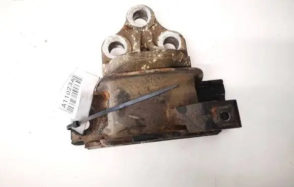 Opel Corsa D Engine mount bracket 468646740