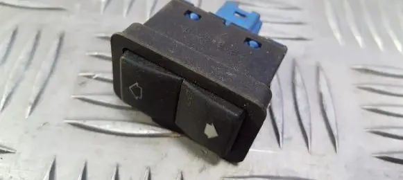 BMW 5 E39 Electric window control switch 8368932
