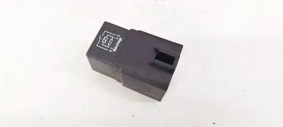 BMW 3 F30 F35 F31 Glow plug pre-heat relay 9207913 v23136-j1004-x85