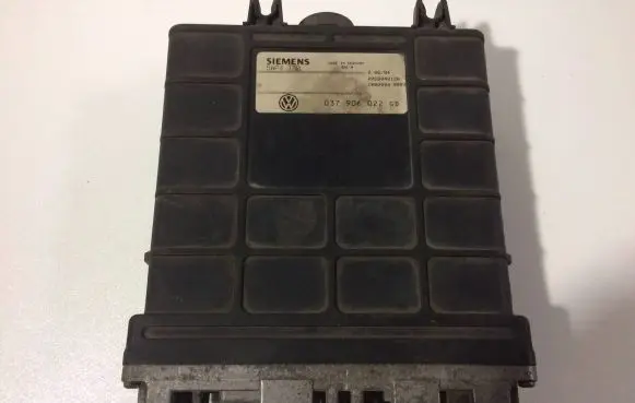 Volkswagen PASSAT B4 Engine control unit/module 037906022GD