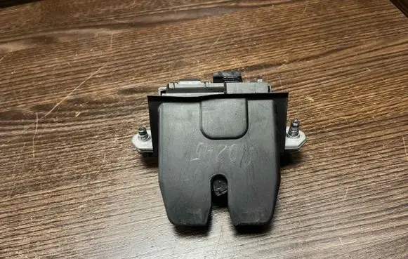 Volvo S40 Tailgate/trunk/boot lock/catch/latch 01043899003