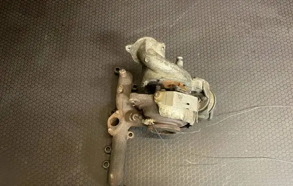 Volkswagen Golf VI Turbo 03L253016T