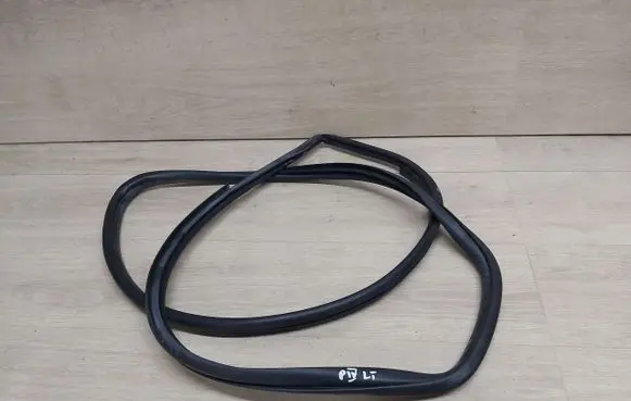 Toyota Prius (XW50) Rubber seal sliding door (on door) P4USZCZELKADRZWILT