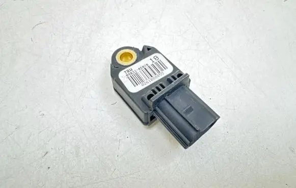 Toyota Verso Airbag deployment crash/impact sensor 8983105020 0261088855
