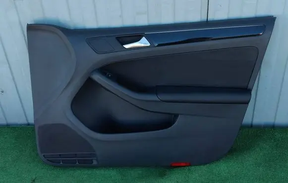 Volkswagen Jetta VI Front door card panel trim 5C7867012