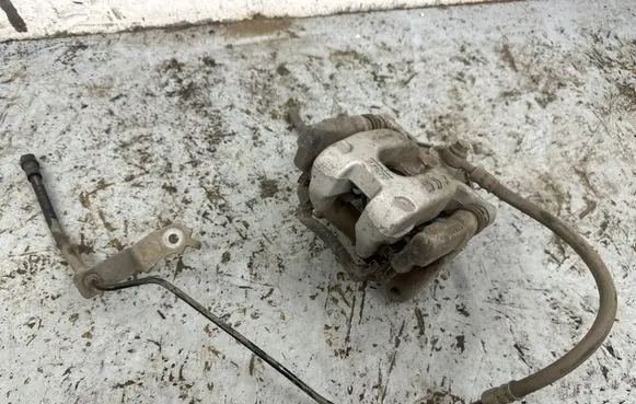 Opel Mokka B Rear brake caliper