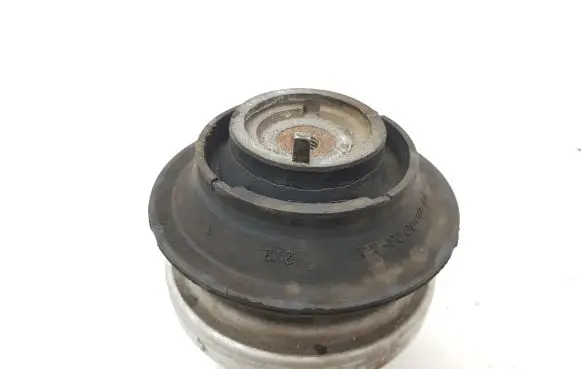 Engine mount bracket