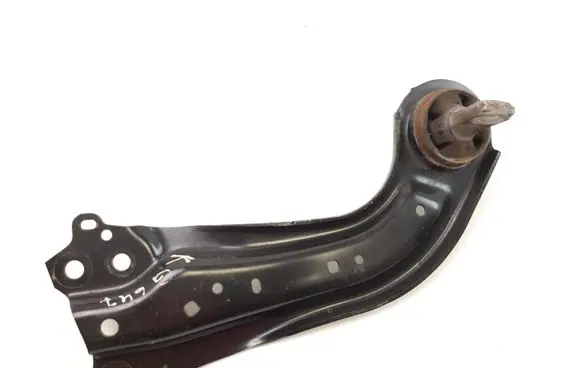 Toyota RAV 4 (XA50) Rear control arm