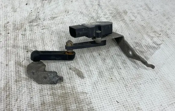 Volvo XC90 Rear air suspension level height sensor 31360330 A426S 16252
