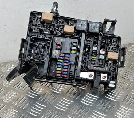 Hyundai Kona I Fuse module 91203J9631 2519215095