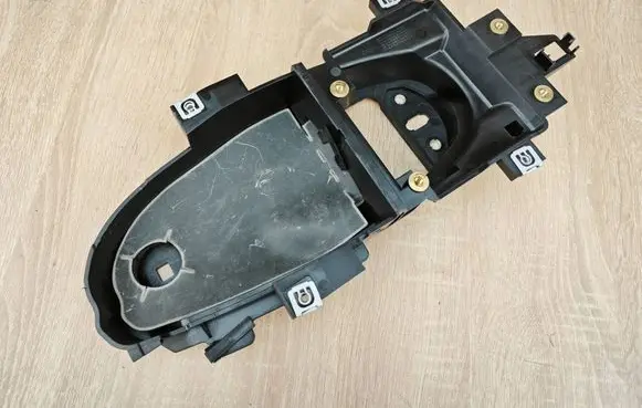 Audi A4 S4 B9 Gear shift cable bracket 8W1863531A
