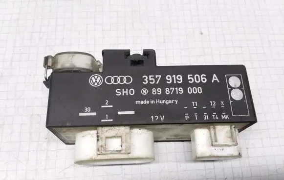 Volkswagen Golf III Coolant fan relay 357919506A 898719000