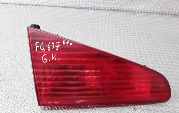 Peugeot 607 Tailgate rear/tail lights