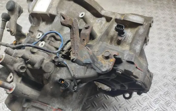 Mitsubishi Lancer VIII Manual 5 speed gearbox E8807323