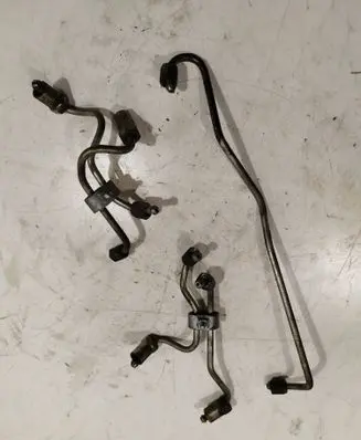 Toyota Avensis T250 Fuel injector supply line/pipe 