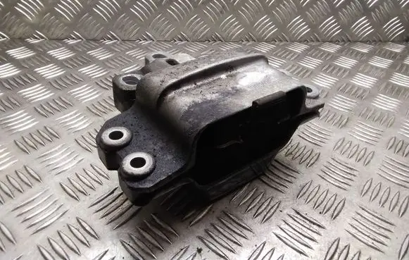 Engine mount bracket