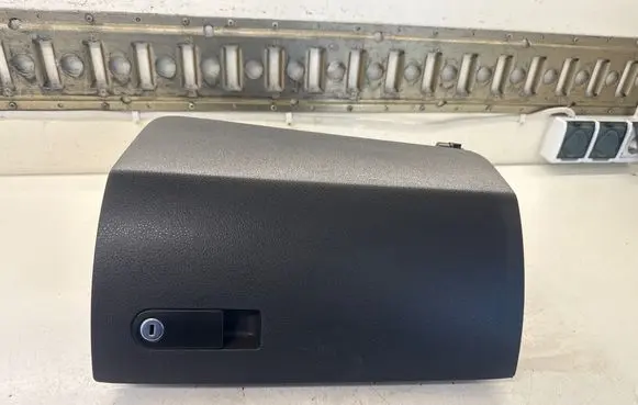 Volkswagen Transporter - Caravelle T5 Glove box 7H5858721A 250304