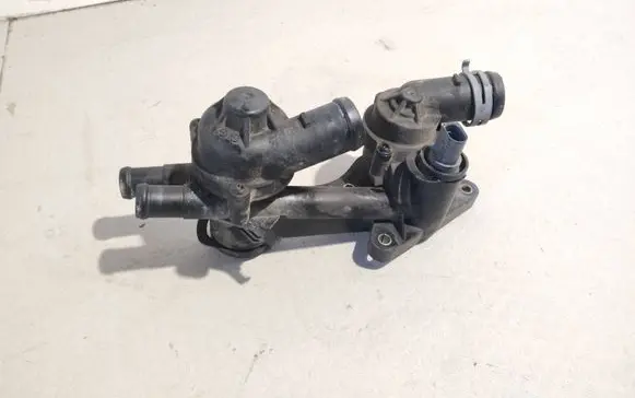 Volkswagen Golf VI Thermostat/thermostat housing 03C121111P 03C121026S