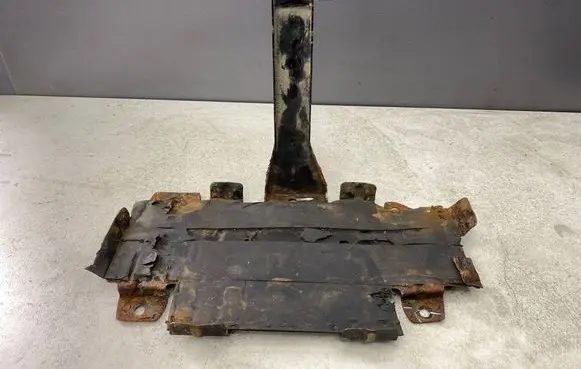 BMW 3 E46 Battery tray 8237364