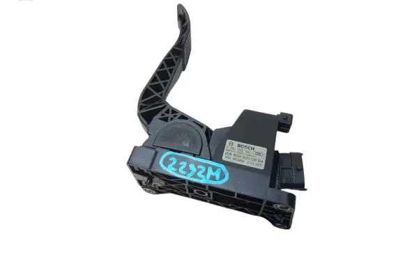 Mercedes-Benz Vito Viano W639 Accelerator throttle pedal A6393000604 0281002561
