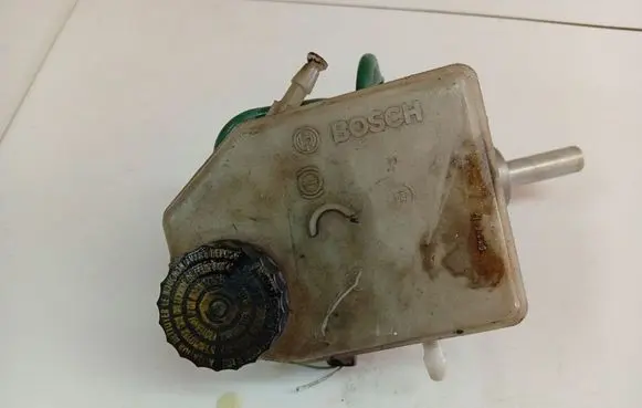 Peugeot 807 Brake fluid reservoir
