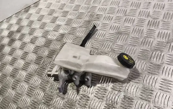 Master brake cylinder