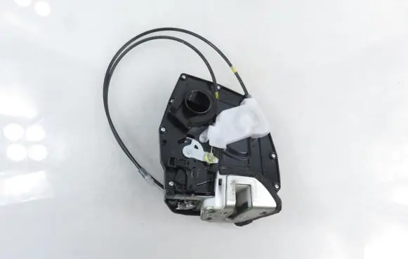 Suzuki Swift I Rear door lock 