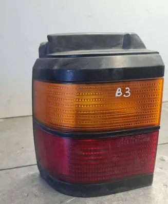 Volkswagen PASSAT B3 Rear/tail lights 333945111