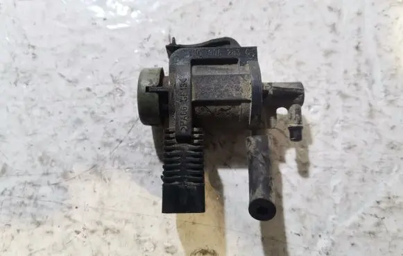 Audi A4 S4 B6 8E 8H Vacuum valve 1J0906283C