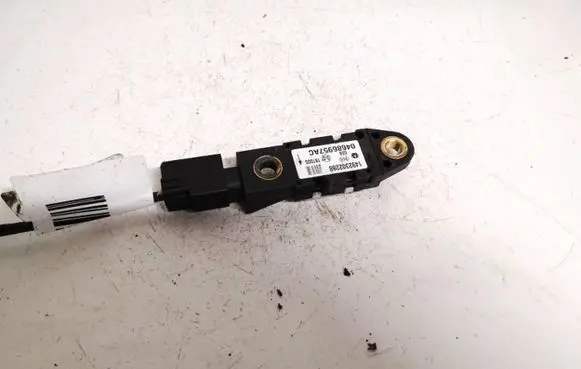 Chrysler Grand Voyager IV Airbag deployment crash/impact sensor 04686957ac