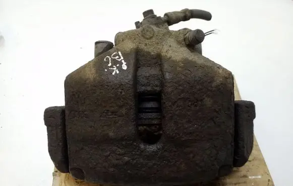 Volkswagen PASSAT B6 Front brake caliper OEM