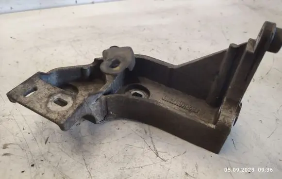 Volvo S40, V40 Fuel pump bracket 8200157461