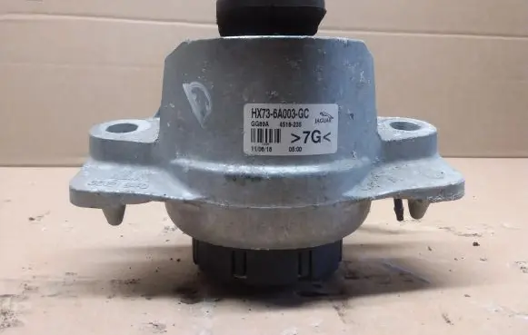 Engine mount bracket
