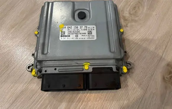 Mercedes-Benz E W211 Engine control unit/module A6421503779 0281012031 6421503779